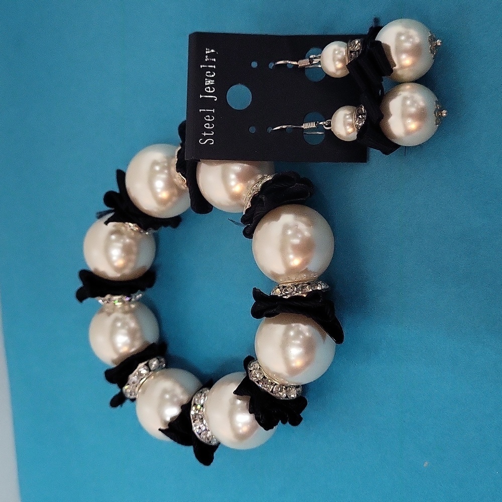 Pearl Bracelet and Earrings Set
